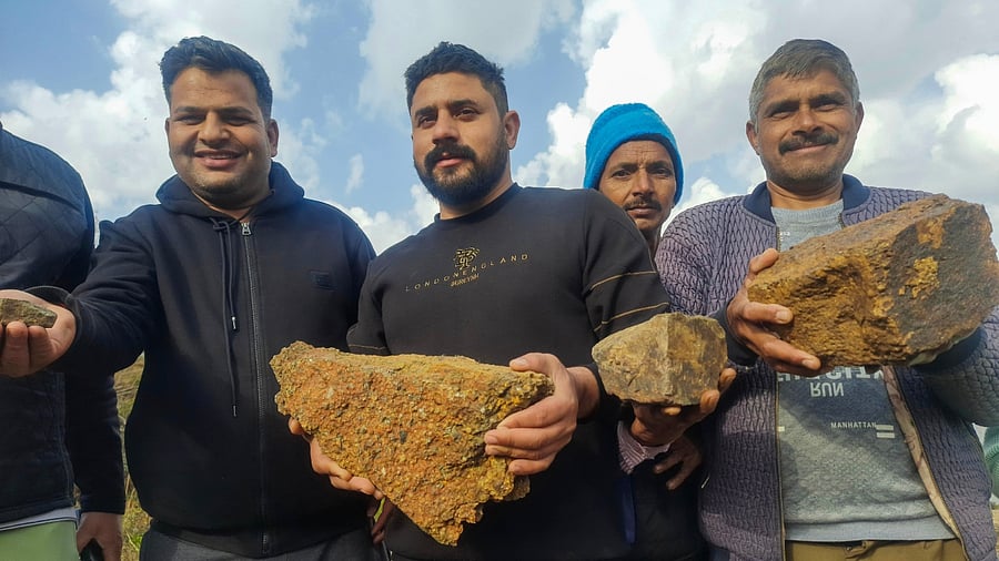 <div class="paragraphs"><p>Residents of Salal village pose for photos reportedly showing lithium stones.</p></div>
