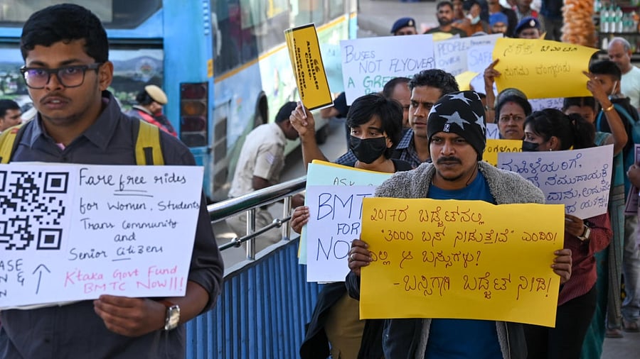 Last week, citizen activists and members of Bengaluru Bus Prayanikara Vedike protested at Majestic. They demanded more buses be added to the existing fleet. Credit: DH Photo