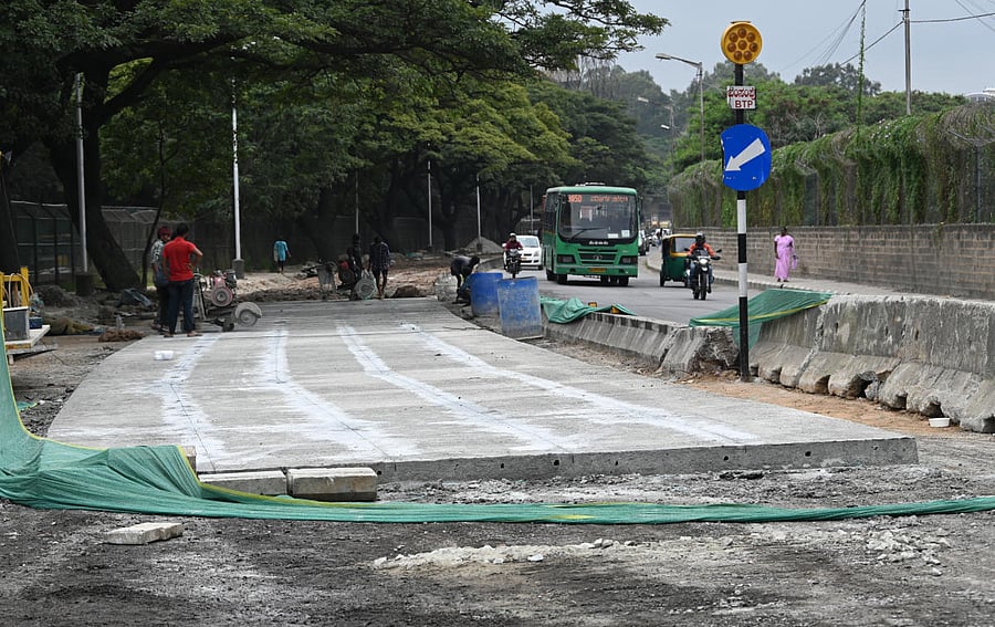Whitetopping works on Old Madras road near Indiranagar in Bengaluru. Credit: DH Photo/B K Janardhan