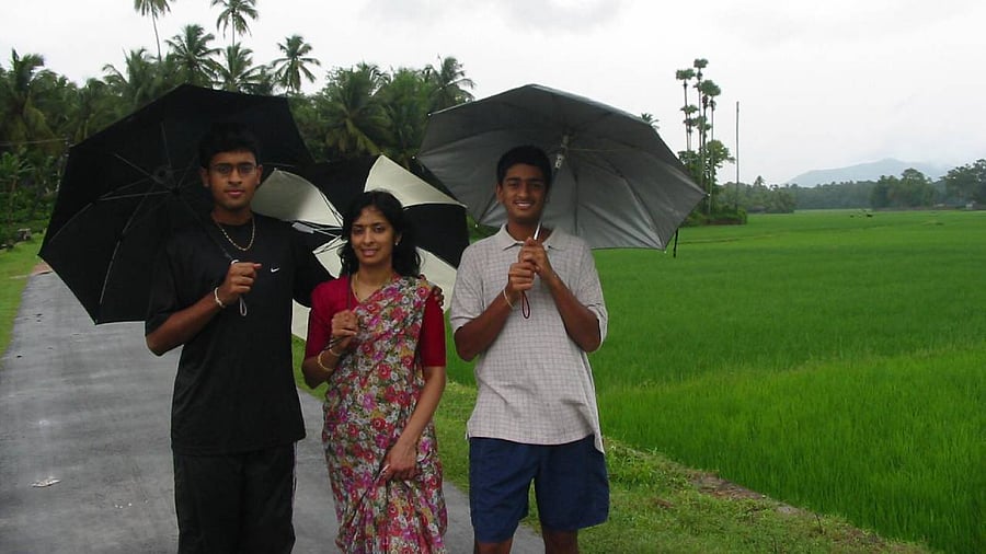 Vivek Ramaswamy with his mother Geetha Ramaswamy and brother Sankar Ramaswamy during a trip to Palakkad in 2003. Credit: Special Arrangement 