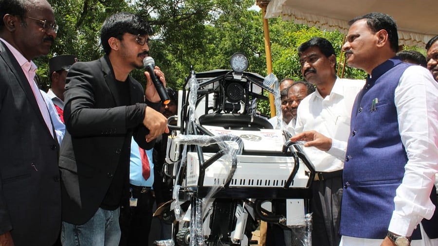 The Bandicoot robotic scavenger (C) is pictured in this image. Credit: Twitter/@HPCL