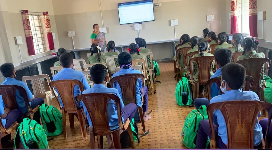 Children learn through smart devices.