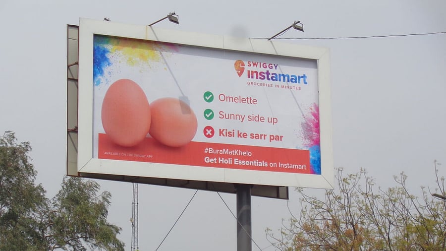 Swiggy Instamart’s billboard for Holi which is being shared on Twitter. Credit: Twitter/ @ElvishYadav