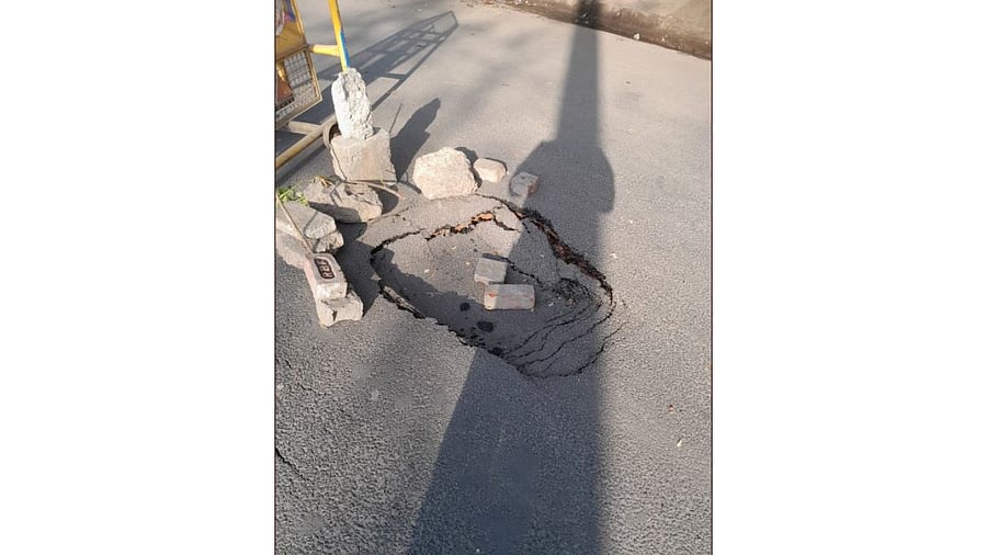 Taking to Twitter, the Delhi Traffic Police urged commuters to avoid the stretch. Credit: Twitter/@dtptraffic