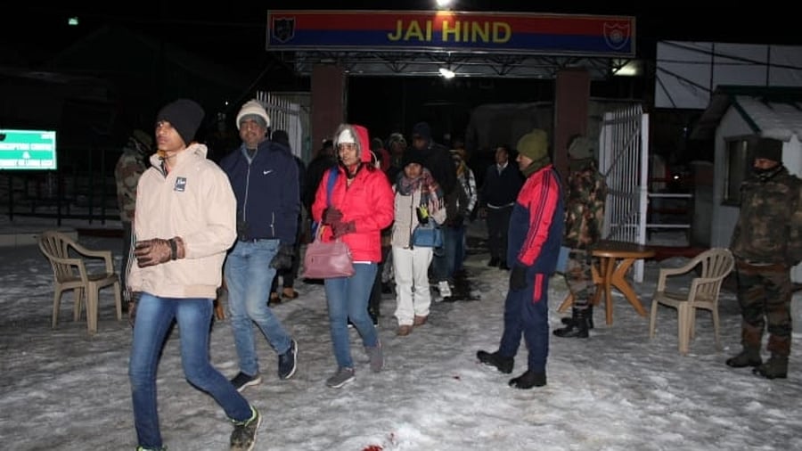 The tourists were stuck on Jawaharlal Nehru Road and Narendra Modi Marg till late on Saturday. Credit: IANS Photo