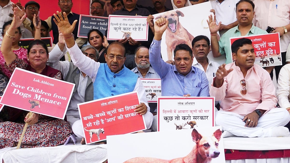 BJP leader Vijay Goel, workers holds protest against stray dog menace ...