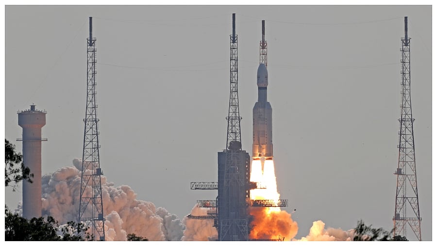 ISRO successfully launched 36 OneWeb satellites. Credit: Twitter/@isro
