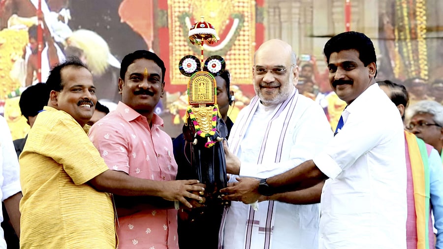  Union Home Minister Amit Shah being felicitated by BJP leaders during a public rally, in Thrissur, Sunday, March 12. Credit: PTI Photo