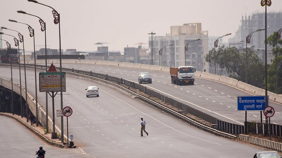 <div class="paragraphs"><p>Representative Image of an Expressway. </p></div>