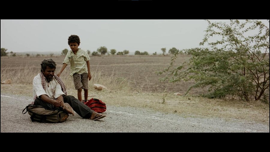 Mahadev Hadapad and Veeresh Gonwar as the father-son duo. In the film, Veeresh plays a child who wishes to take a photo of himself in front of the Vidhana Soudha.