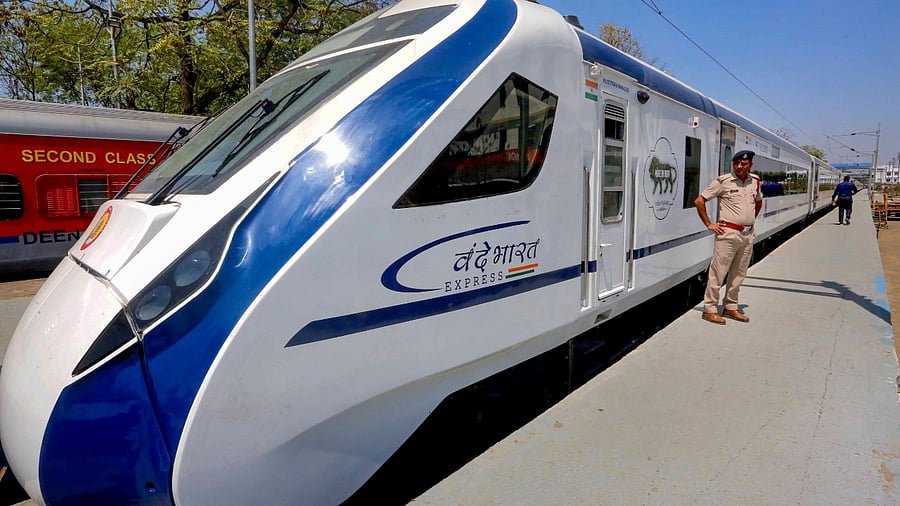 Vande Bharat Express at Rani Kamlapati Railway Station. Credit: PTI Photo