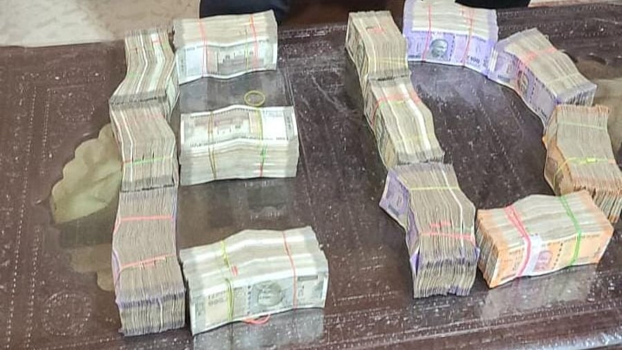 Cash seizure by the Enforcement Directorate. Credit: Twitter/@dir_ed