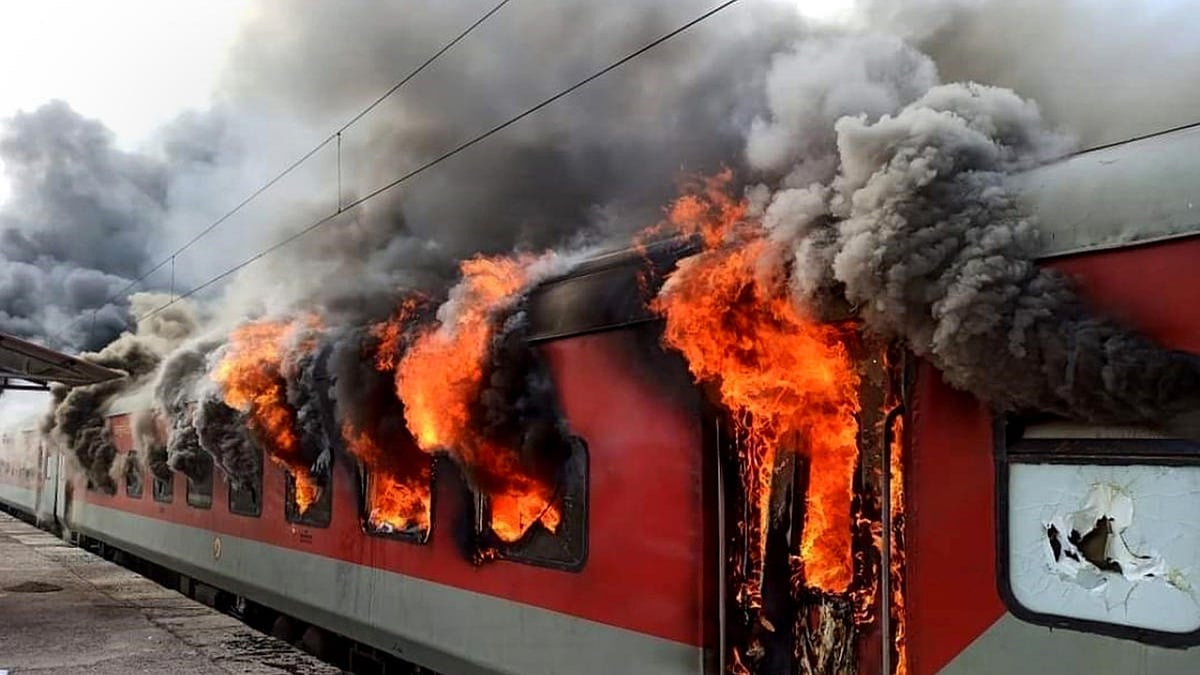 'Got clues on train fire accused,' says Kerala Police chief; flaws in ...