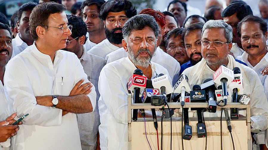 Congress leader Randeep Surjewala, former Karnataka CM Siddaramaiah and KPCC President DK Shivkumar address the media on upcoming Karnataka Assembly polls. credit: PTI File Photo