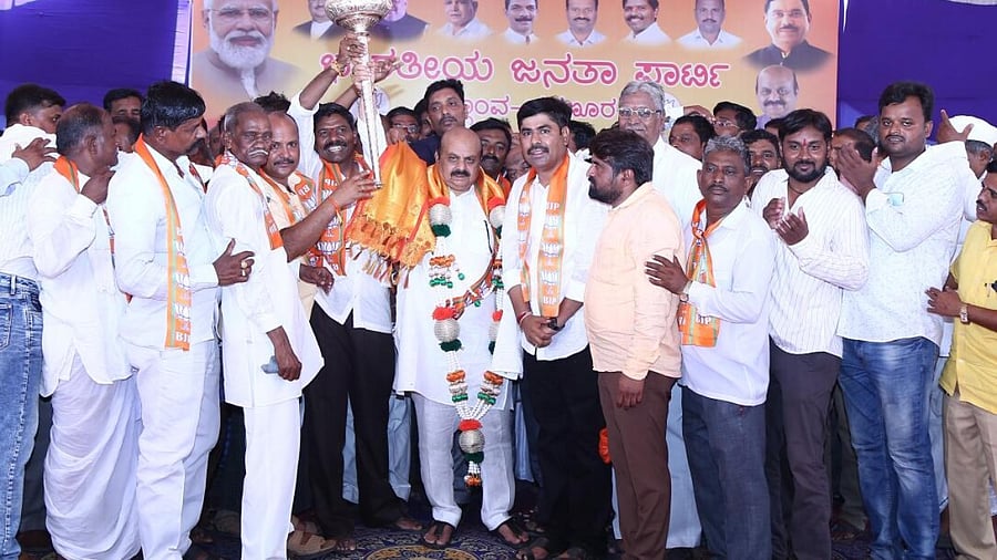 Supporters present a silver mace to CM Basavaraj Bommai at the BJP workers’ convention in Shiggaon on Friday. Credit: DH Photo