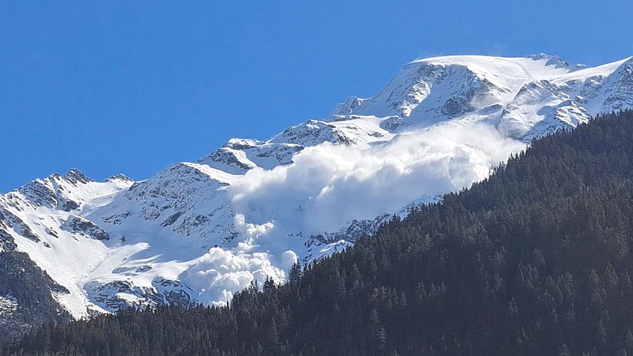 A general view shows an avalanche in the French Alps, in Les Contamines-Montjoie. Credit: Domaine Skiable des Contamines-Montjoie SECMH / Twitter @domaineskiable via REUTERS