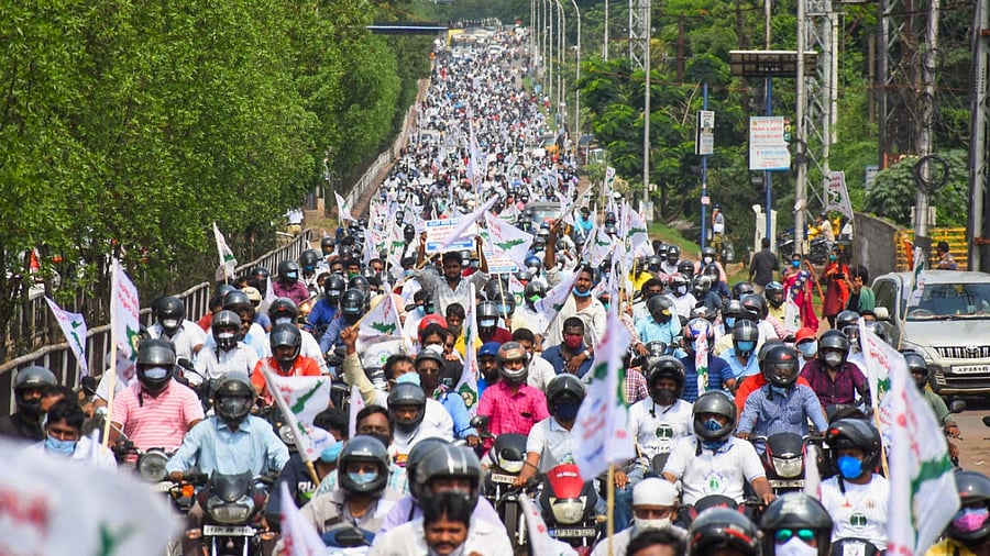 File photo of employees protesting against the privatisation of Vizag Steel Plant. Credit: PTI