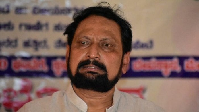 BJP leader Laxman Savadi. Credit: DH File Photo 