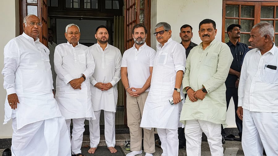 Bihar Chief Minister Nitish Kumar and Deputy Chief Minister Tejashwi Yadav with Congress President Mallikarjun Kharge, Congress leader Rahul Gandhi and JD (U) President Rajiv Ranjan Singh. Credit: PTI Photo