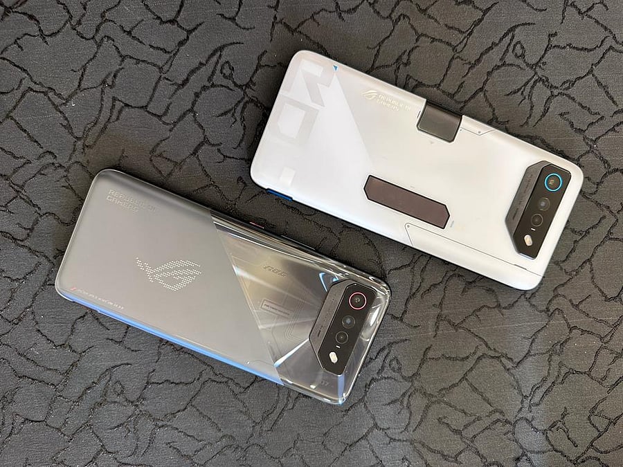 Asus ROG Phone 7 (Black) and & Ultimate (White). Credit: DH Photo/KVN Rohit