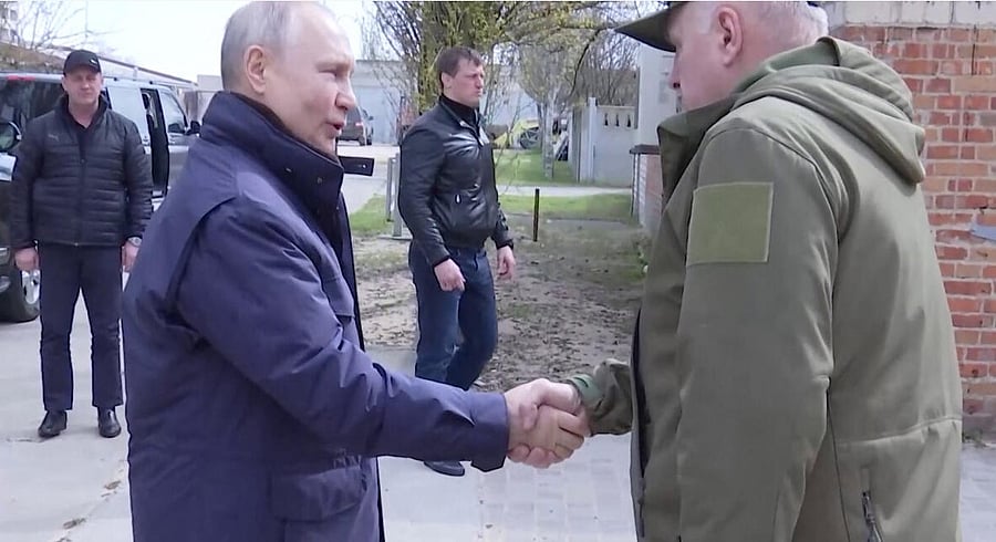 UKRAINE-RUSSIA-CONFLICT-KHERSON-PUTIN This screen grab taken from a footage released by the Russian presidential press office on April 18, 2023 shows Russian President Vladimir Putin visiting the headquarters of the Dniepr military grouping in the Kherson region of Ukraine, which is partly controlled by Russian troops. (Photo by Handout / RUSSIAN PRESIDENTIAL PRESS OFFICE / AFP