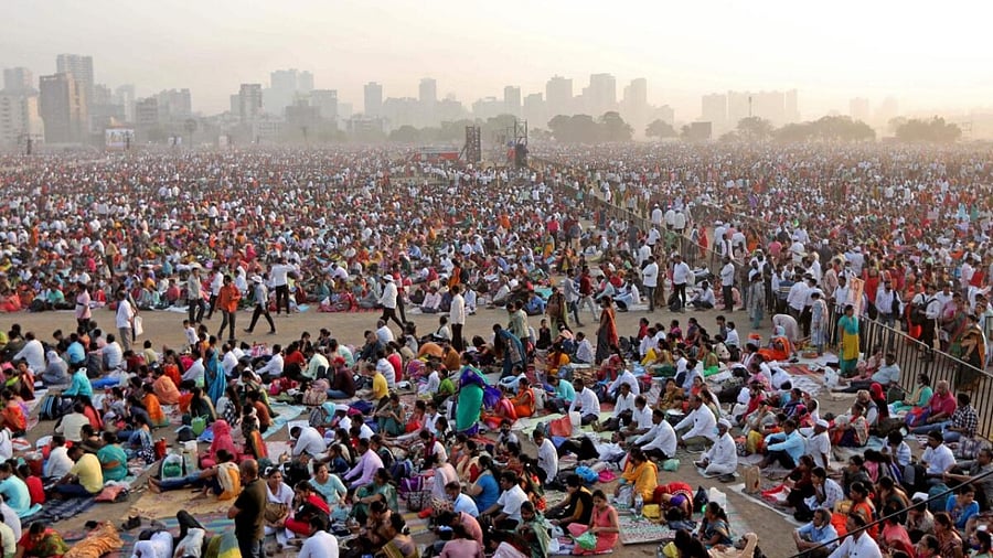 In this photograph taken on April 16, 2023, people gather to attend an award ceremony on the outskirts of Mumbai. - Heatstroke killed 11 people in India after an estimated million spectators waited for hours in the sun at a government-sponsored awards ceremony, officials said as early summer temperatures soared. Credit: AFP Photo