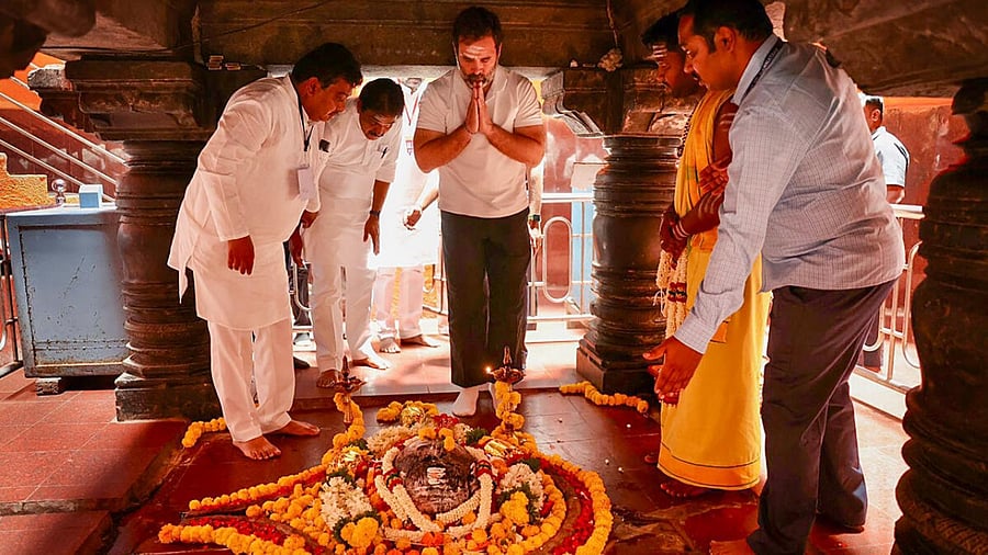 Rahul Gandhi at Sangamanatha Temple and Aikya Linga, in Kudalasangama, Bagalkot. Credit: PTI Photo