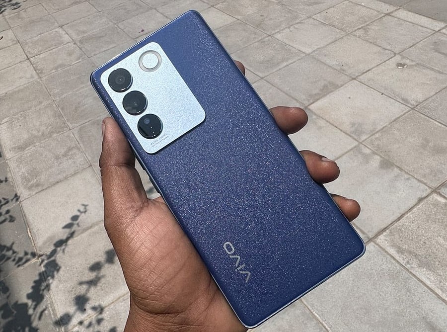 Vivo V27 5G. Credit: DH Photo/KVN Rohit