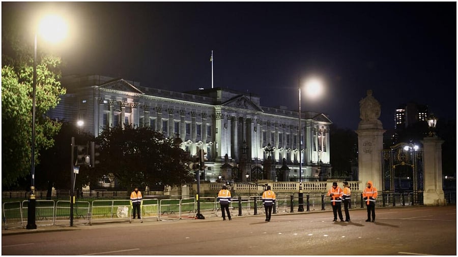Security forces stand guard after British police arrested a man outside Buckingham Palace for throwing what they believe were shotgun cartridges, in London, Britain May 2, 2023.