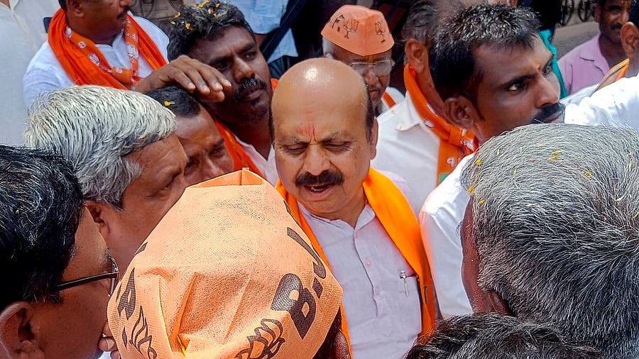 Karnataka Chief Minister Basavaraj Bommai being welcomed as he campaigns for upcoming Assembly polls in his constituency in Shiggaon, Thursday, May 4, 2023. Credit: PTI Photo