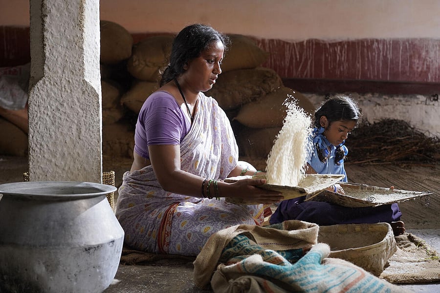 Akshatha Pandavapura and Apeksha Choranahalli, who played the mother-daughter duo in ‘Koli Esru’, won awards for their performances at the Ajanta Ellora International Film Festival last year.