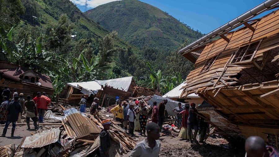 Congolese civilians gather after the death of their family members following floods. Credit: Reuters Photo