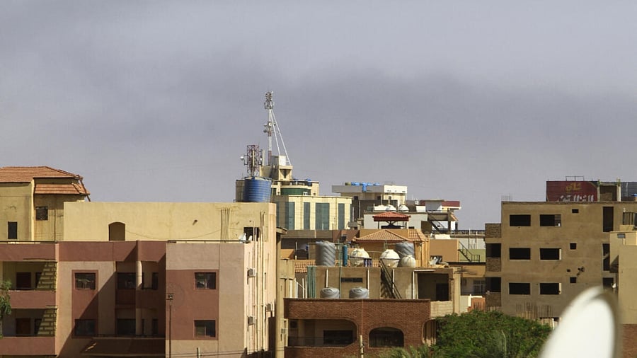 Smoke billows in southern Khartoum amid ongoing fighting between the forces of two rival generals in Sudan, on May 10, 2023. Credit: AFP Photo