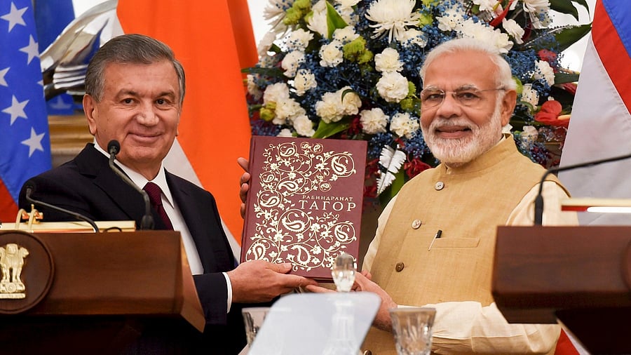 Uzbekistan President Shavkat Mirziyoyev and PM Narendra Modi. Credit: PTI File Photo