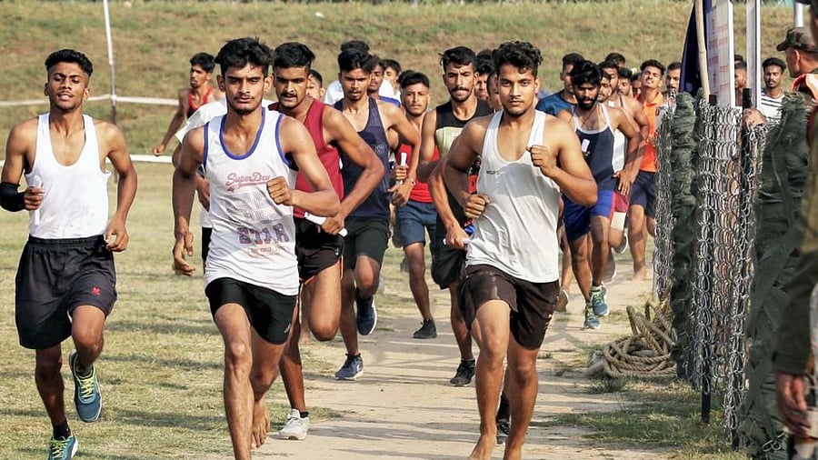 Aspirants during the Agniveer recruitment rally at Sunjuwan Military station in Jammu district. Credit: PTI Photo