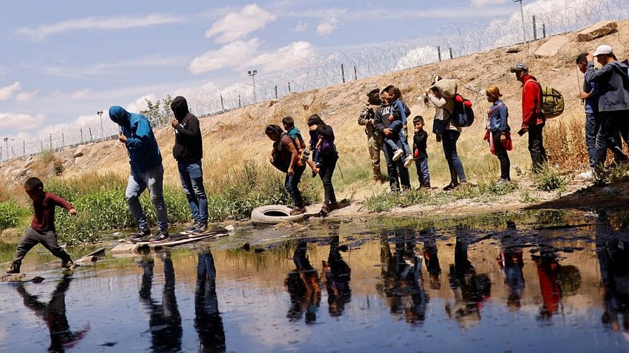 Migrants seeking asylum cross the Rio Bravo river to return to Mexico from the United States. Credit: Reuters Photo