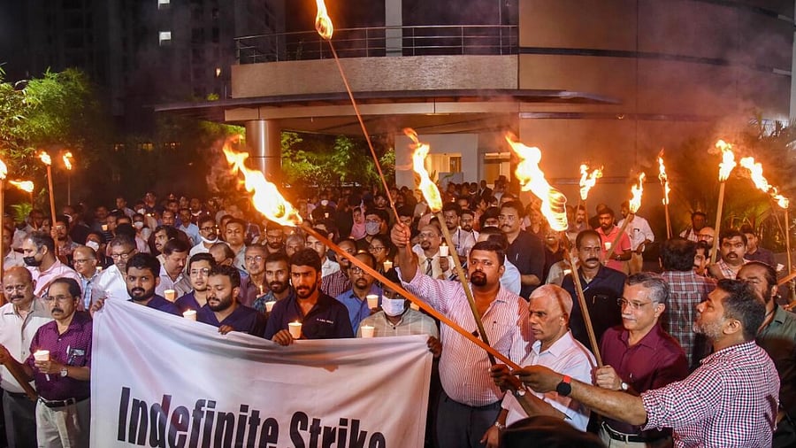 Health workers protest against the murder of Kochi doctor Vandana Das, who was stabbed by a patient. Credit: PTI File Photo