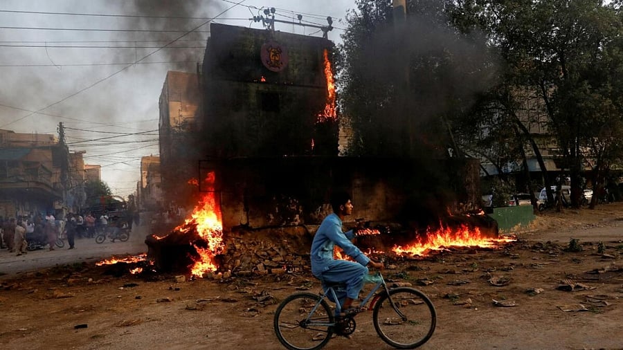 Protest against the arrest of Pakistan's former PM Khan, in Karachi. Credit: Reuters File Photo