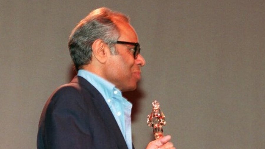 Late businessperson S P Hinduja. Credit: Twitter/MJJArchivesPics
