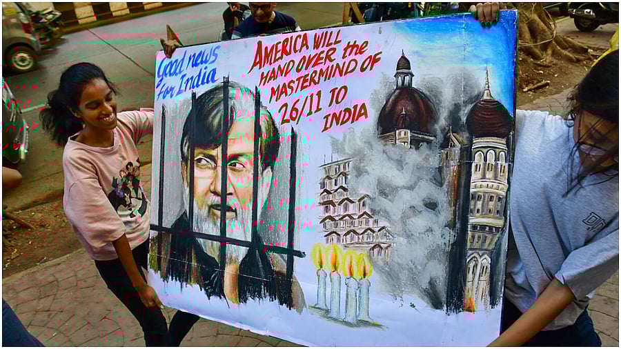 <div class="paragraphs"><p>A painting made by students of Gurukul Art School on the extradition of 26/11 Mumbai attack accused Tahawwur Rana from USA to India, at Lalbaug in Mumbai.</p></div>