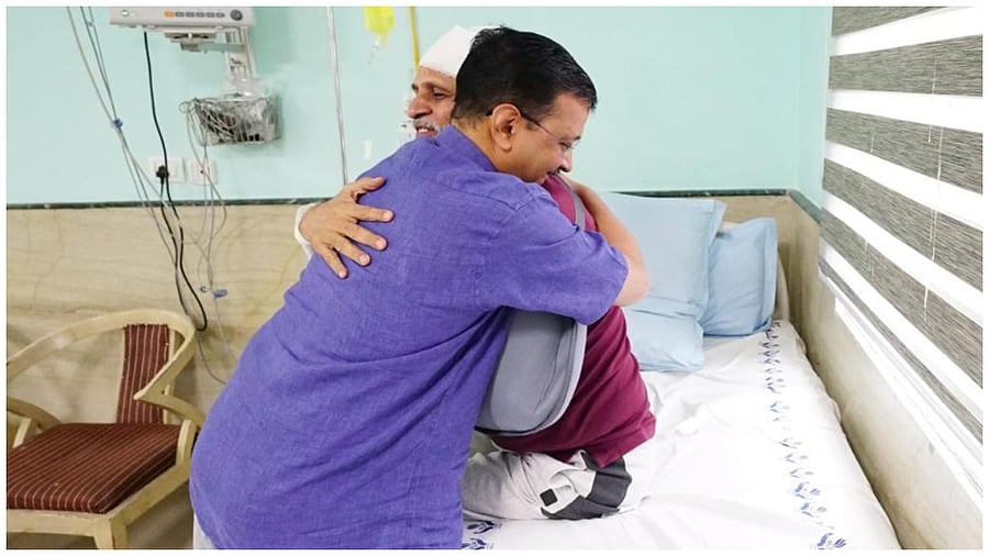 Arvind Kejriwal met ailing party leader Satyendar Jain. Credit: Twitter/@ArvindKejriwal
