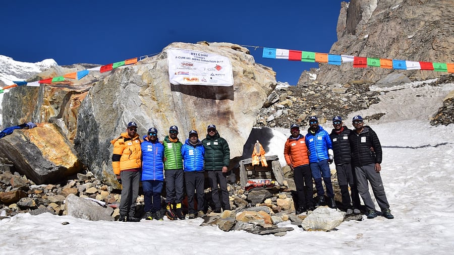 Giripremi’s climbers, sherpas and porters trekked through 2 feet of snow to reach Kirti Bamak and set up the base camp on the glacier after surveying the nearby region. Photo Credit: Giripremi