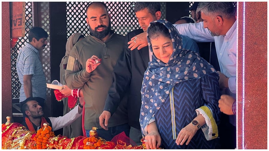 Mehbooba Mufti performs rituals while offering prayers during the annual Kheer Bhawani Mela. Credit: IANS Photo