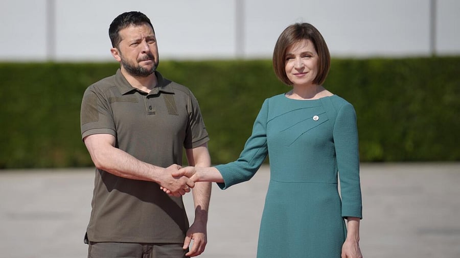 Moldova's President Maia Sandu (R), shakes hands with Ukraine's President Volodymyr Zelenskyy during arrivals for the European Political Community Summit at the Mimi Castle in Bulboaca, Moldova, Thursday, June 1, 2023. Credit: AP/PTI Photo