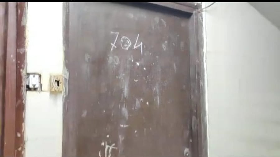 The couple had been staying in Flat No 704 of Akashganga building at Geetanagar in Nayanagar locality of Mira Road in Thane district. Credit: Special Arrangement