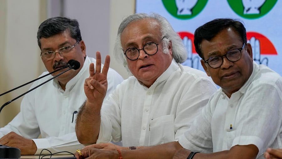 AICC General Secretary Jairam Ramesh (C) with party leaders Mukul Wasnik (L) and Bhakta Charan Das during a press briefing at the party headquarters. Credit: PTI Photo