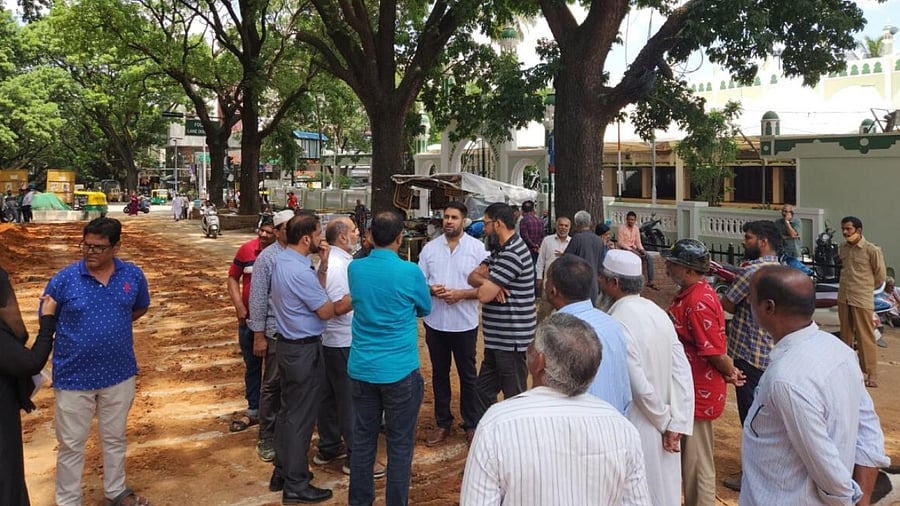 Residents of Frazer Town protest against the length of the railway overbridge. Credit: DH Photo
