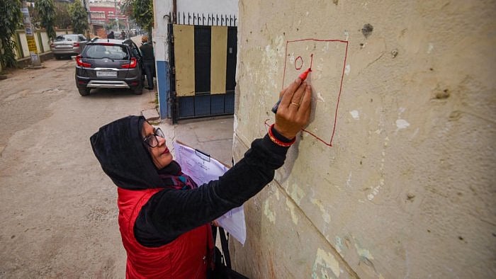 An enumerator staff marks a house during the first phase of much-hyped caste-based census in Bihar. Credit: PTI Photo