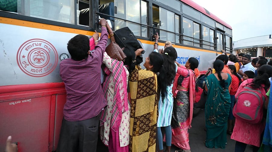Women crowed seen at Dharmastala KSRTC bus during weekend. Credit: DH Photo