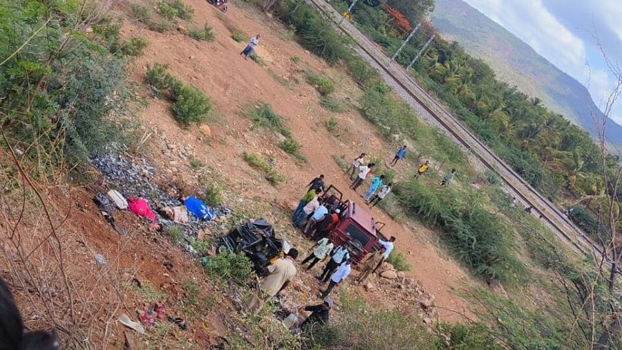 The scene of the crash between a Cruiser and a cement container in Akkalkot taluk of Maharashtra. Seven pilgrims from Alalnd taluk died in the accident. Credit: Special Arrangement